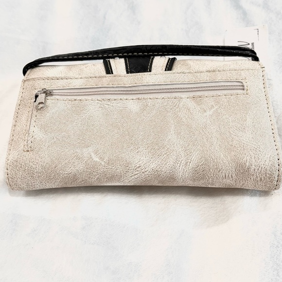 HW Collection RARE Western Wallet/Crossbody Trifold With Cowgirl Buckle NWT - Picture 7 of 10